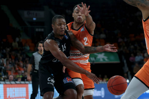 他能够在高 他能够在高