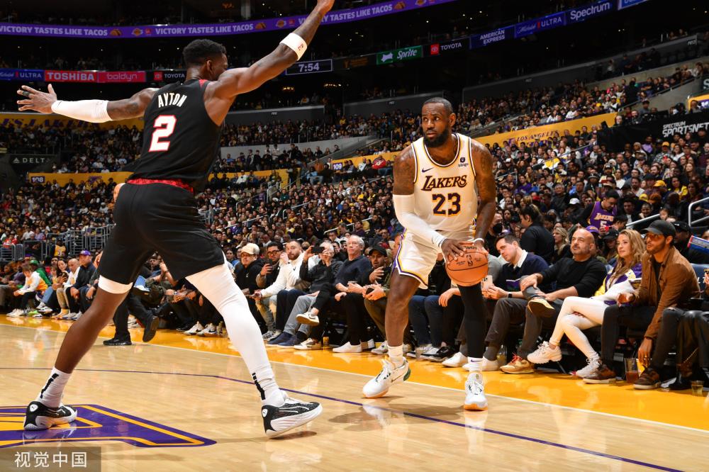 中锋往往以 中锋往往以